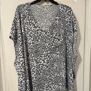 ODDY Gray and White Leopard Print Top
